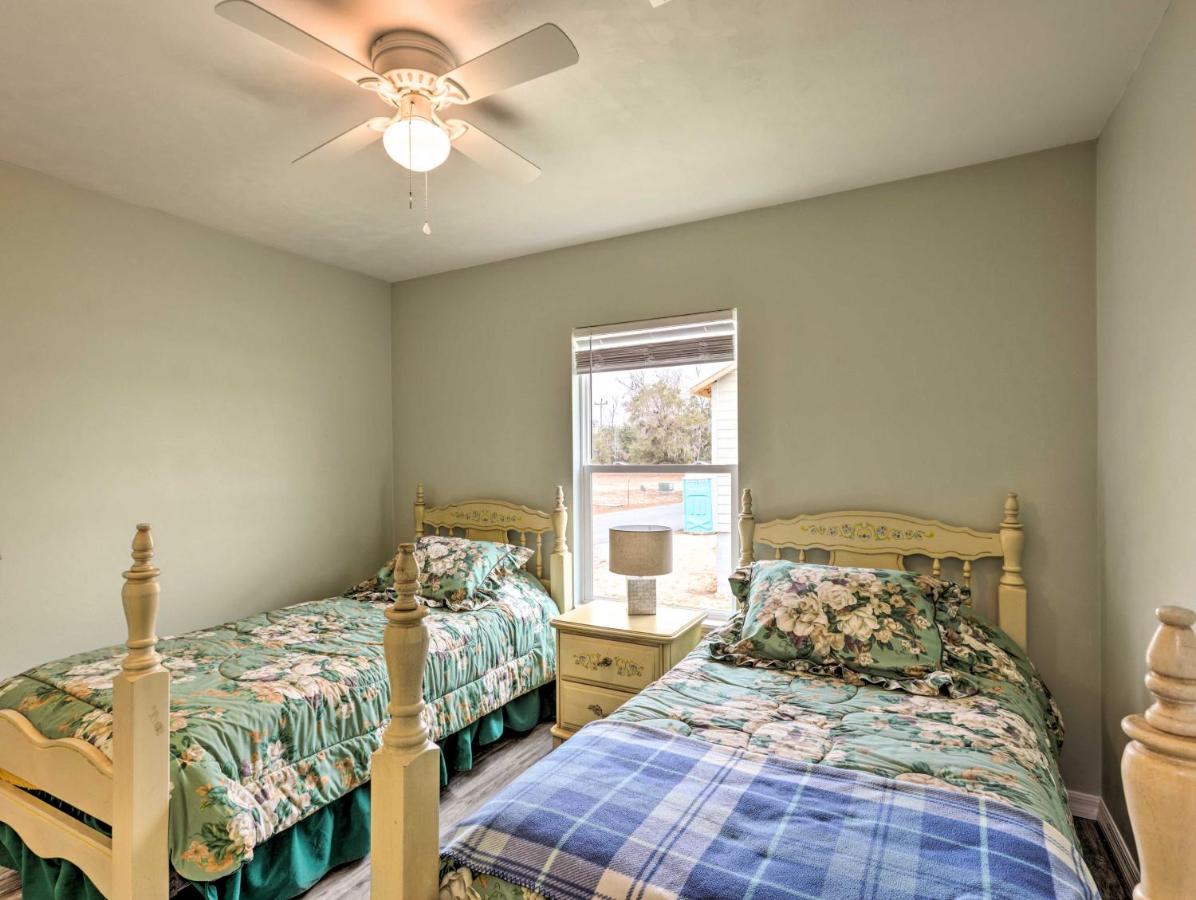 Family-Friendly Home, Walk To Steinhatchee River! Exterior photo